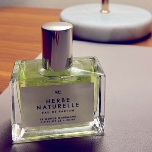 Le Monde Gourmand Perfume. Scent: Herbe Naturelle. Size: 1 oz